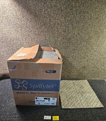 (QTY 100) Spilfyter DB-75 16″ x 18″ Universal Gray Double-Weight Absorbent Pad