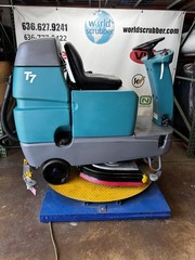 Tennant T7 RideOn Floor Scrubber 32” 03/18 Low Hours 502 Stock#1252