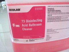ECOLAB 6101041 73 Disinfecting Acid Bathroom Cleaner 2.5 US Gallon