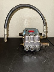 CAT Pump 2200 PSI 5 Frame Triplex Plunger Pump Belt Driven 1″ Shaft *UNTESTED*