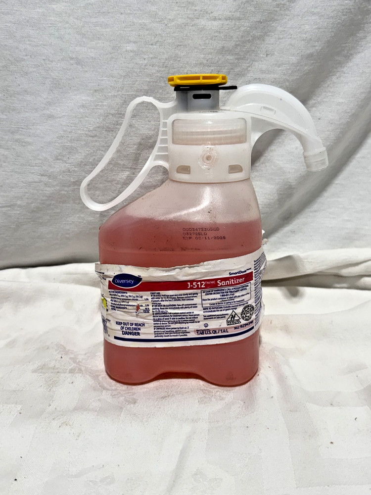 Diversey J-512 Food Contact No-Rinse Sanitizer 1.4L 1.48 Qt SmartDose 9294540