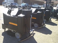 NSS CHAMP 3329 ride-on automatic rider floor scrubber 33″ 60 day parts WARRANTY