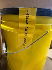 New Sealed Genuine PIG Oil-Only Spill Kit in 5 Gallon High Vis Container KIT4200