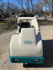 Tennant 7200 floor scrubber