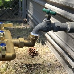Garden Hose Elbow Connector 90 Degree Brass 3/4 inches, Golden