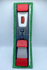 Rubbermaid Commercial 2132428 Flat Mop Frame Quick Change with Pad 18″