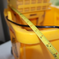 Rubbermaid Commercial 8 3/4 Gal Yellow Side Press Mop Bucket And Wringer