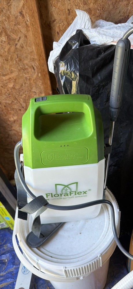FloraFlex 6L Lithium Battery Sprayer Portable Canister Extractor Green/White