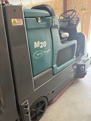 Tennant M20 Lp Scrubber Sweeper Totally Serviced Only 765 Hrs.