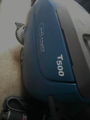 TENNANT T500 FLOOR SCRUBBER 24V – ONLY 67 HRS !!!! READ DESCRIPTION !!!!