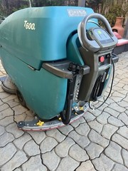 Tennant T600e Disc Floor Scrubber (need Brushes)