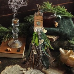 Teeloray Cinnamon Broom 7.5 Inch Witch for Altar Magic Crystal Green