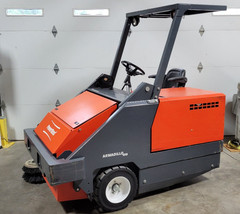PowerBoss ARMADILLO 6XB Rider, Battery Powered, Broom Sweeper (Only 289 Hrs)