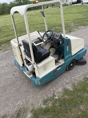 Tennant 6600 Propane Ride-On Sweeper w/ Side Brush