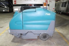 Tennant 7300 Floor Scrubber LOW HOURS 949 HOURS