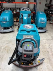 Tennant T500e 32″ Dual Disk Walk-Behind Floor Scrubber Cleaner | 645 Hrs