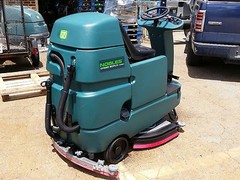 Nobles Speed Scrub Rider (Tennant T7) 32″ Floor Scrubber. 60 day parts WARRANTY