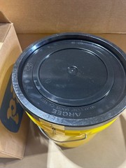 New Sealed Genuine PIG Oil-Only Spill Kit in 5 Gallon High Vis Container KIT4200