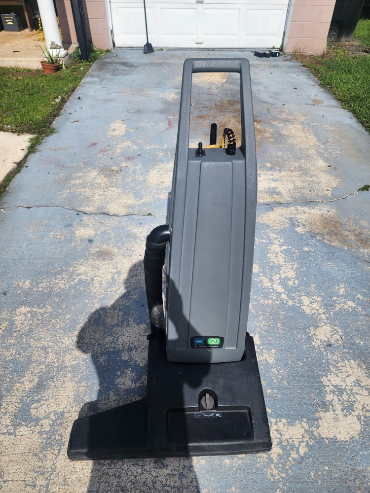 NOBLES TENNANT-26” WIDE AREA VACUUM V-WA-26 Excellent Condition FREE SHIPPING