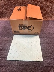 Box of 50 Brady SPC GENUINE 12″ X 12″ ( 30.5 x 30.5 cm ) Absorbent Pad