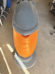 Taski Swingo Single Disc Drive scrubber 855B 855 B 40L Tank