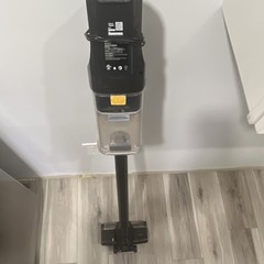Shark IZ142HD Cordless Bagless Upright Vacuum Cleaner 21.6V Battery Powered