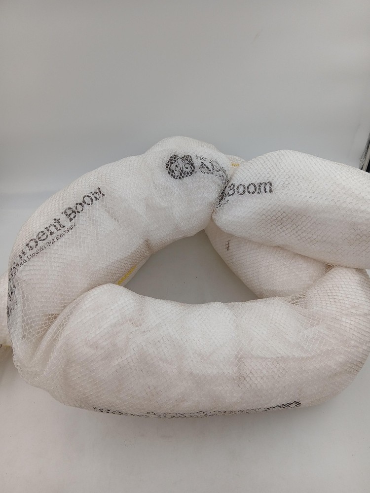 Pig Oil Only Absorbent Boom 10′ Spill Containment Industrial Mesh Rope Clips