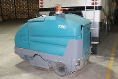 Tennant 7300 Floor Scrubber LOW HOURS 949 HOURS