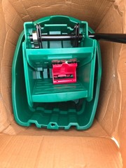 Rubbermaid Commercial Products WaveBrake 35 QT Side-Press Mop Bucket and Wringer