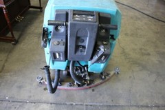 Tennant 5700 XP 32″ Cylindrical Walk Behind Floor Scrubber