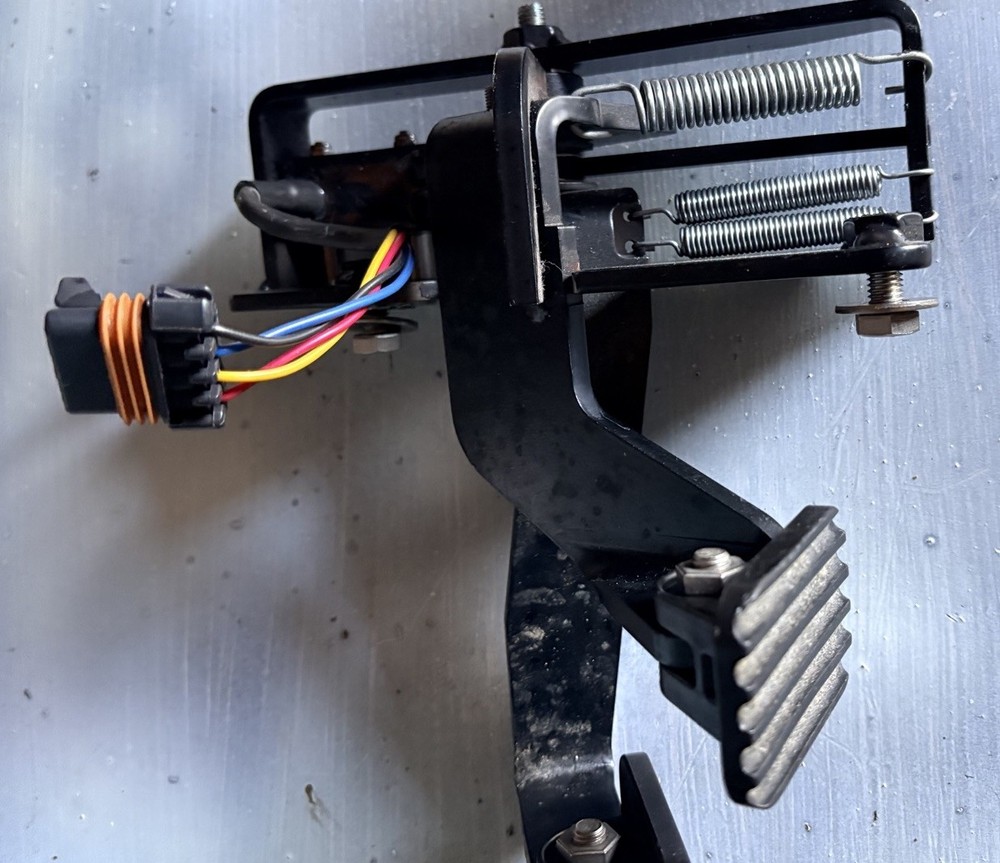 Tennant 1072477 Accelerate/Brake Pedal Assembly W/Throttle Sensor.