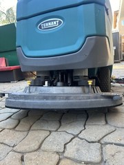Tennant T600e Disc Floor Scrubber (need Brushes)