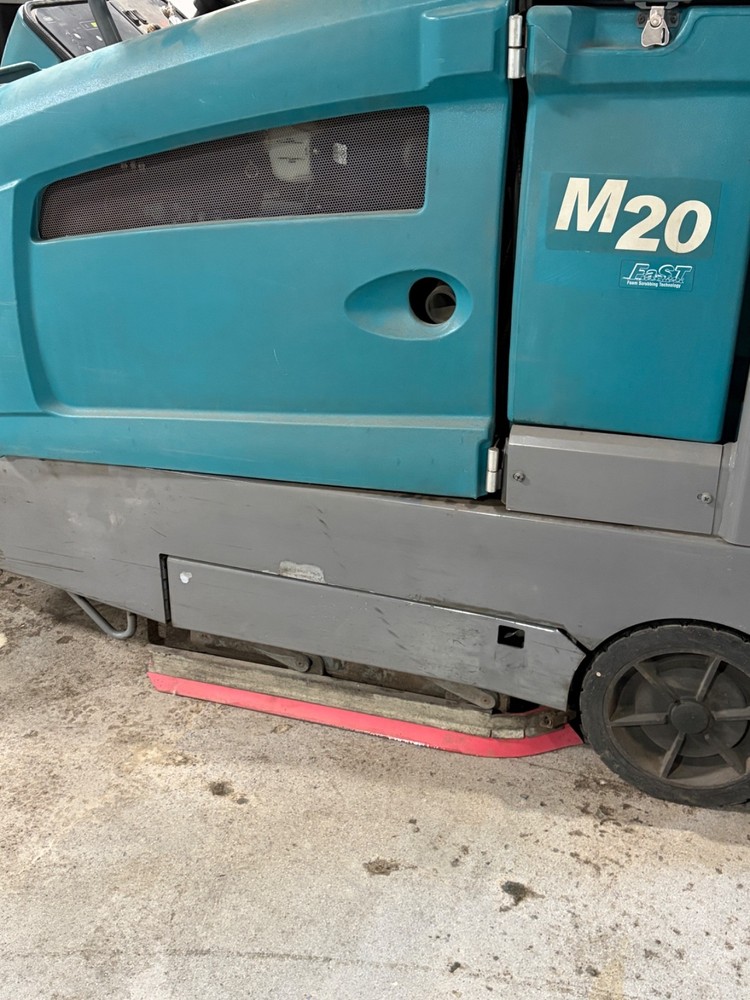 Tennant M20 Floor Scrubber