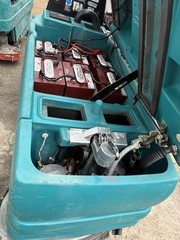 Tennant 5700 Scrub 6 Trojan Batteries and Kawasaki Blue Burnisher 27”