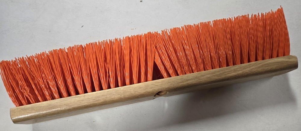 Carlisle 36761824 18″ Heavy Sweep Brush Orange Polypropylene Bristles