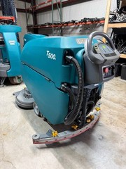 Tennant T500e 32″ Dual Disk Walk-Behind Floor Scrubber Cleaner | 645 Hrs