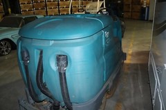 Tennant T17 EC H2O Ride on Floor Scrubber 36V Battery Powered Disc Brushes