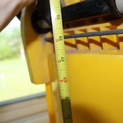 Rubbermaid Commercial 8 3/4 Gal Yellow Side Press Mop Bucket And Wringer