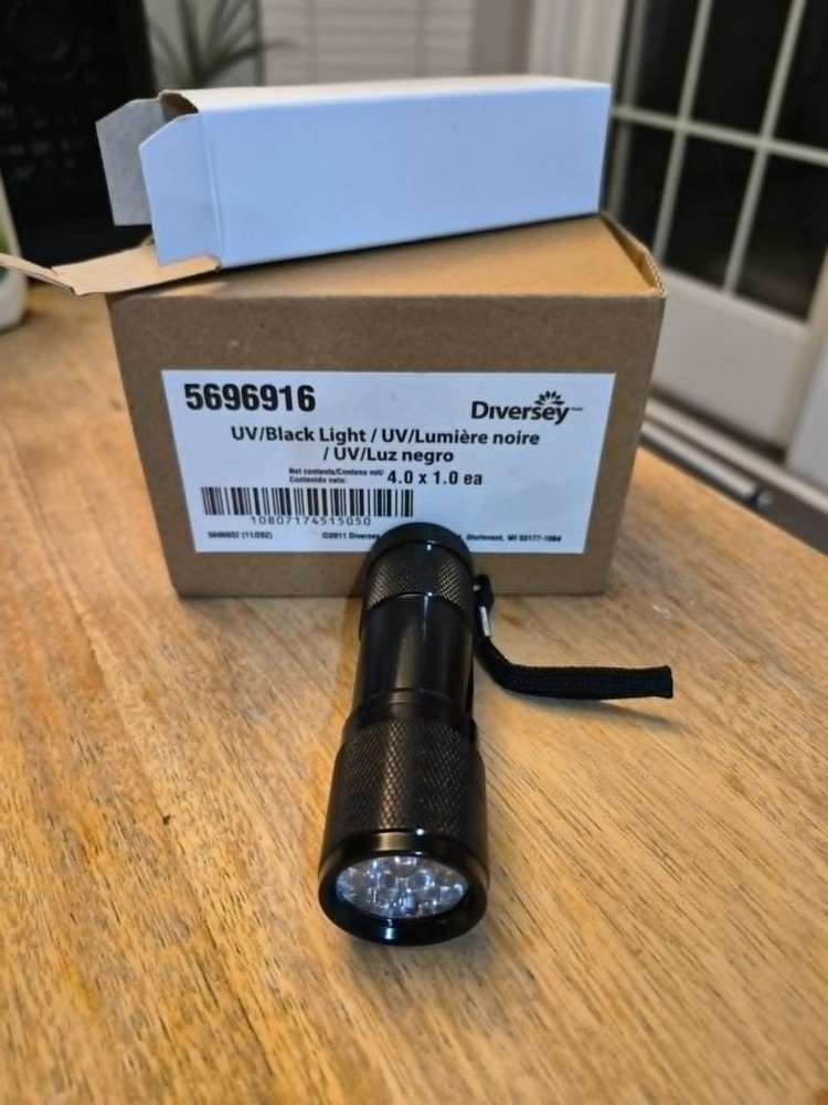 Diversey D5696916 VeriClean UV Black Light Flashlight, 4-Pack