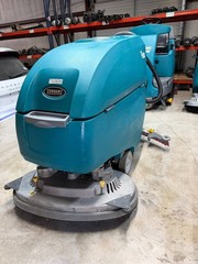 Tennant T500e 32″ Dual Disk Walk-Behind Floor Scrubber Cleaner | 645 Hrs