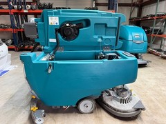 Tennant T500e 32″ Dual Disk Walk-Behind Floor Scrubber Cleaner | 645 Hrs