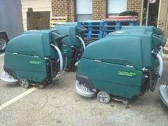 NOBLES SS5 (Tennant T5) FLOOR SCRUBBER 32″ under 300 hours 60 day parts WARRANTY