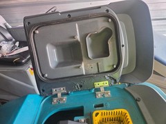 TENNANT T500 FLOOR SCRUBBER 24V – ONLY 67 HRS !!!! READ DESCRIPTION !!!!