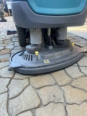Tennant T600e Disc Floor Scrubber (need Brushes)