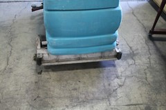 Tennant 5700 XP 32″ Cylindrical Walk Behind Floor Scrubber