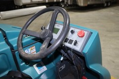 Tennant 7300 Floor Scrubber LOW HOURS 949 HOURS