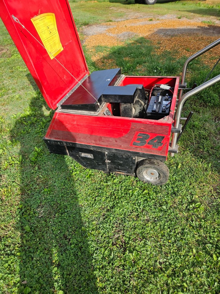 Factor Cat 34 Floor Sweeper 2020 Hours of Use. Red and Black