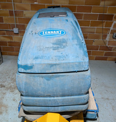 Tennant 5700 Heavy Duty 32″ Walk Behind Disk Floor Scrubber