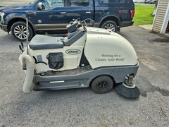 TENNANT LITTER HAWK 1030 SIDEWALK PARKING LOT SWEEPER KUBOTA D722 DIESEL 142 HRS