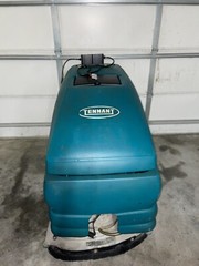 2011 floor Tennant Scrubber